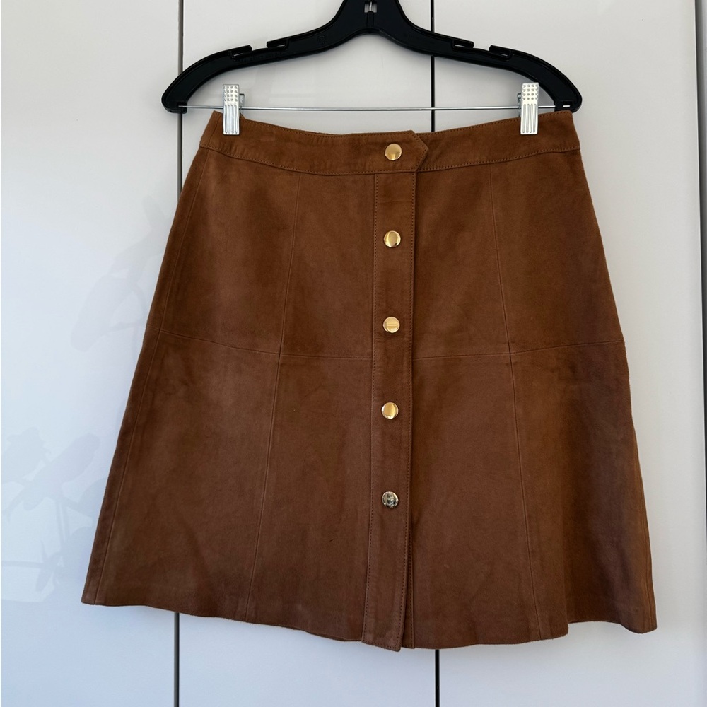 Suede mini skirt. New